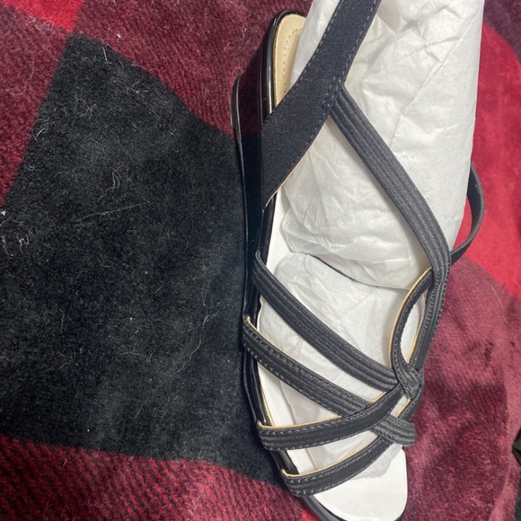 Black heels - Picture 2 of 2